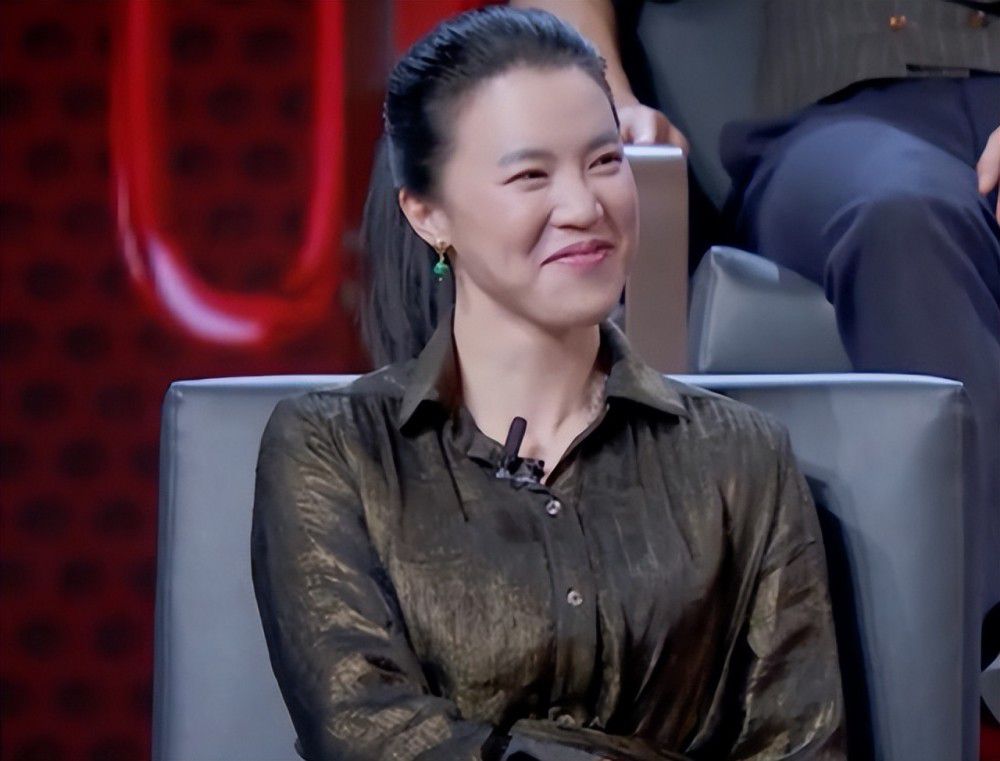 《十分钟韶华老往 年夜提琴篇》的姊妹篇，由七位着名导演各自执导摄制而成，配合讲述产生在短暂十分钟里的情面冷热。《狗没有地狱》里刑满出狱的汉子带着女友一路远走故里莫斯科，是坚毅的恋爱与魂灵的回回；《生命线》中由呱呱坠地的新生儿讲起，安静安详；《几千年前》讲述的是现代文明带给原始部落的冲击跟进侵；《国际组织·拖车·夜晚》借歇息的女演员视角，透视着年夜千世界里的五花八门；《间隔托那12英里》是挣扎在存亡线上的贵重十分钟；《我们将被打劫》产生在戈尔竞选总统掉败的最后十分钟里；《百花深处》向我们讲述一段“摹拟搬场”的荒诞乖张闹剧。
